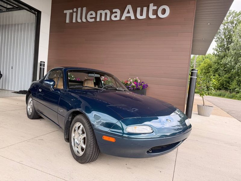 1994 Mazda MX-5 — a typically priced live listing