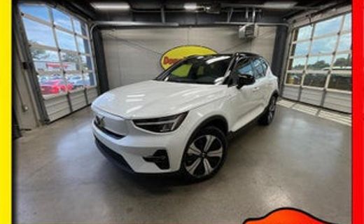 2023 Volvo XC40 Plus Dark