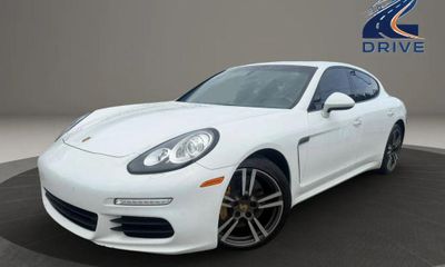 2015 Porsche Panamera Base 4
