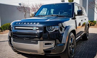2023 Land Rover Defender 130 SE