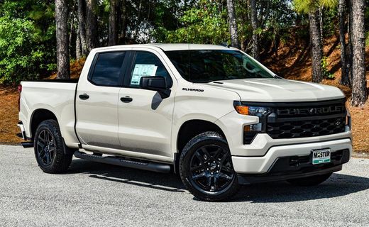 2026 Chevrolet Silverado Custom