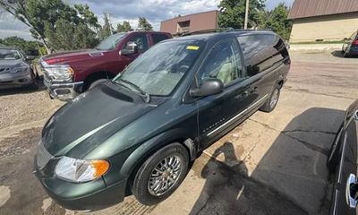 2001 Chrysler Town AND Country Limited