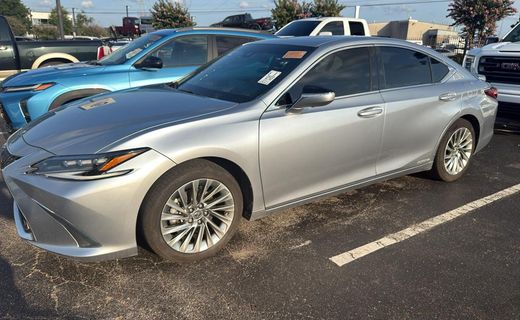2022 Lexus ES 300H Ultra Luxury