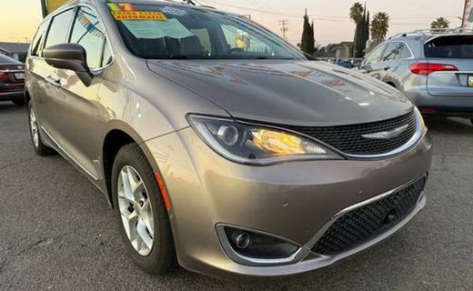 2017 Chrysler Pacifica Touring L Plus