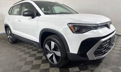 2025 Volkswagen Taos 4Motion S