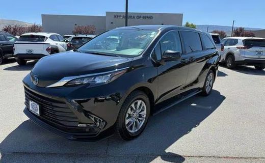 2024 Toyota Sienna LE