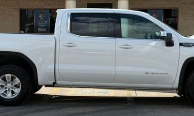 2023 GMC Sierra SLE