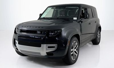 2024 Land Rover Defender 110 SE