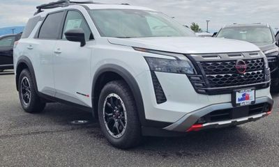 2026 Nissan Pathfinder SV