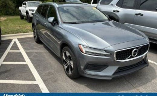 2020 Volvo V60CC Momentum