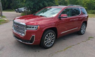 2023 GMC Acadia Denali