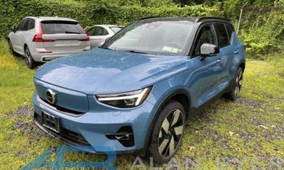 2023 Volvo XC40 Ultimate Dark