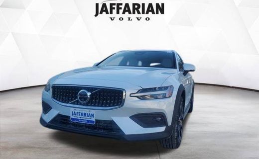 2026 Volvo V60CC Ultra