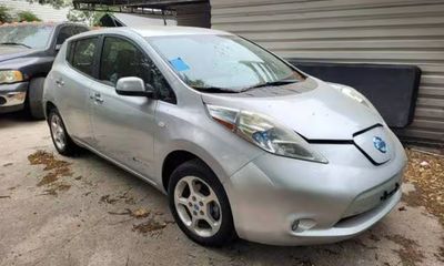 2011 Nissan Leaf SL