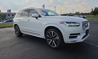 2023 Volvo XC90 Plus Bright