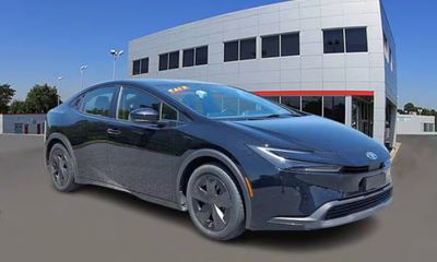 2025 Toyota Prius LE