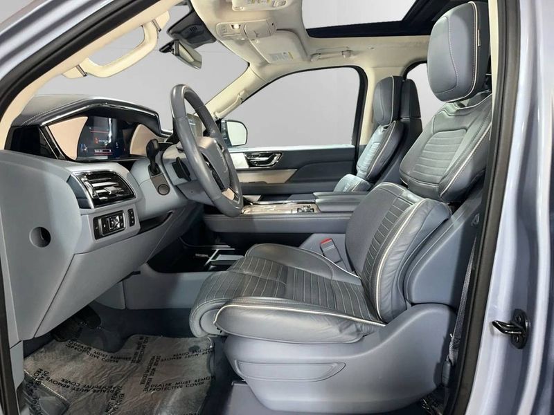 2022 Lincoln Navigator — a typically priced live listing