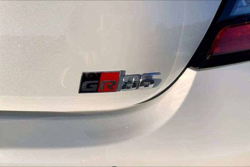 2023 Toyota GR86 — a typically priced live listing