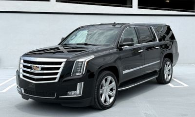 2018 Cadillac Escalade ESV Luxury