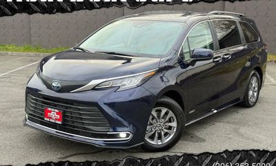2021 Toyota Sienna XLE Plus Package