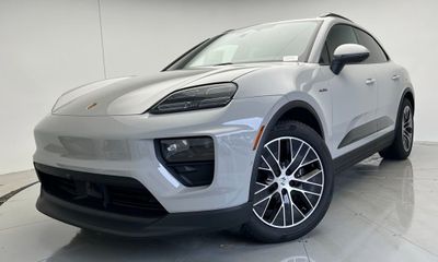 2026 Porsche Macan 4