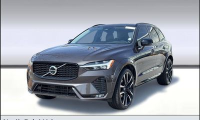 2023 Volvo XC60 Ultimate Dark
