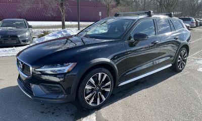 2020 Volvo V60CC Momentum