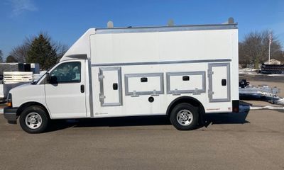 2025 Chevrolet Express 3500 Cutaway 159