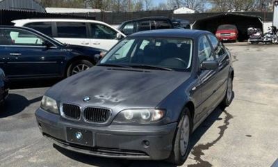 2003 BMW 325i SA