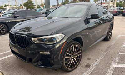 2021 BMW X6 M50i