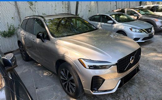 2024 Volvo XC60 Plus Dark