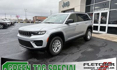2025 Jeep Grand Cherokee Laredo Altitude
