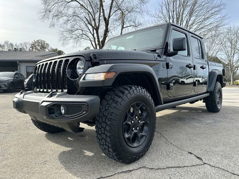 2023 Jeep Gladiator — a typically priced live listing