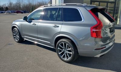 2019 Volvo XC90 Momentum