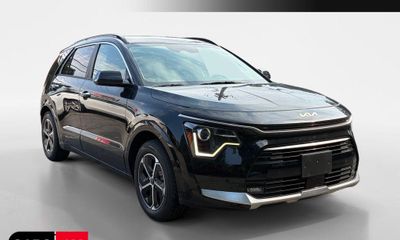 2023 Kia Niro SX