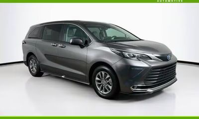 2024 Toyota Sienna XLE