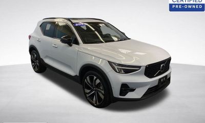 2024 Volvo XC40 Plus Dark