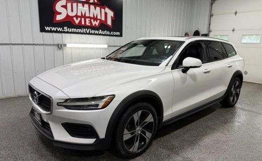 2020 Volvo V60CC Momentum