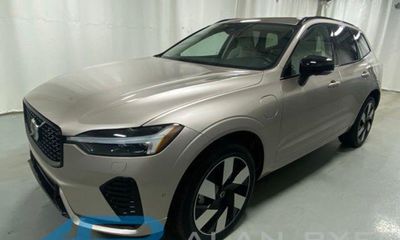 2025 Volvo XC60 Plus Dark