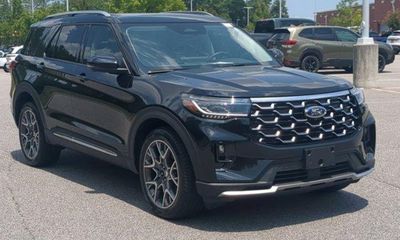 2025 Ford Explorer Platinum