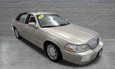 2008 Lincoln Town CAR Signature Limited
