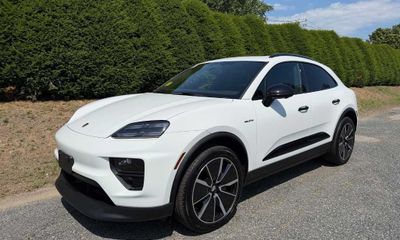 2025 Porsche Macan 4 Electric