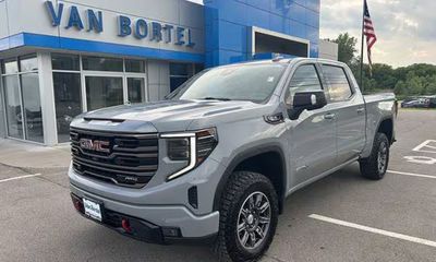 2024 GMC Sierra AT4