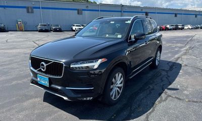 2018 Volvo XC90 Momentum