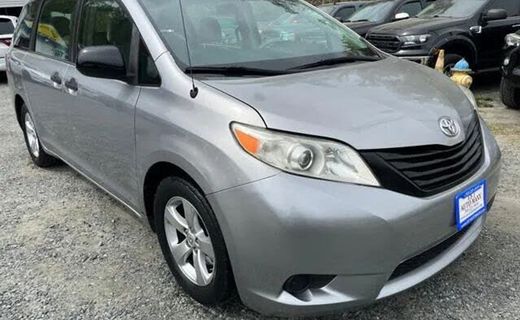 2013 Toyota Sienna L