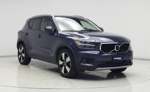 2022 Volvo XC40 Momentum