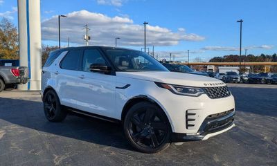 2023 Land Rover Discovery S R Dynamic