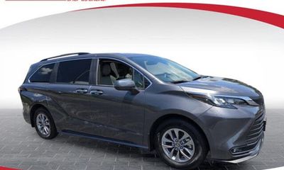 2025 Toyota Sienna XLE