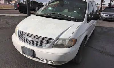 2001 Chrysler Town AND Country Limited