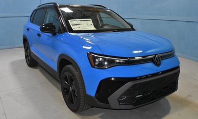 2026 Volkswagen Taos 4Motion SE Black
